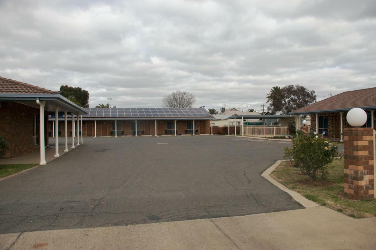 Highway Inn Motel Hay Exterior photo