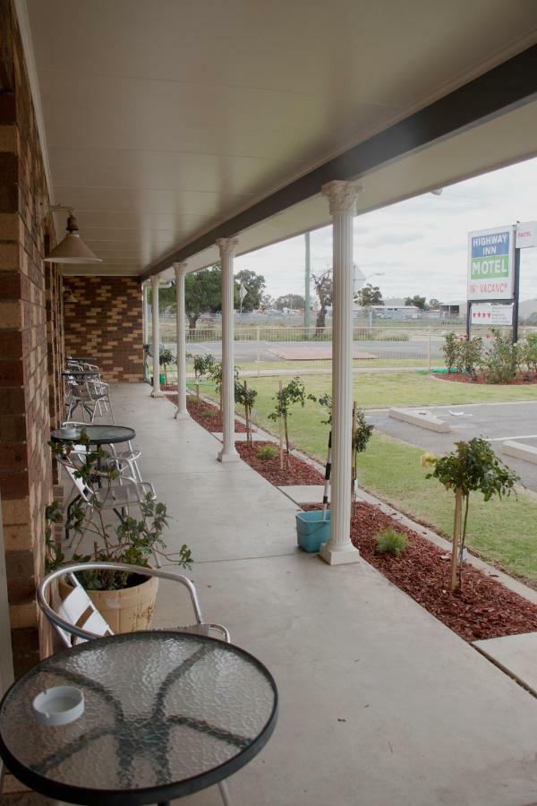 Highway Inn Motel Hay Exterior photo